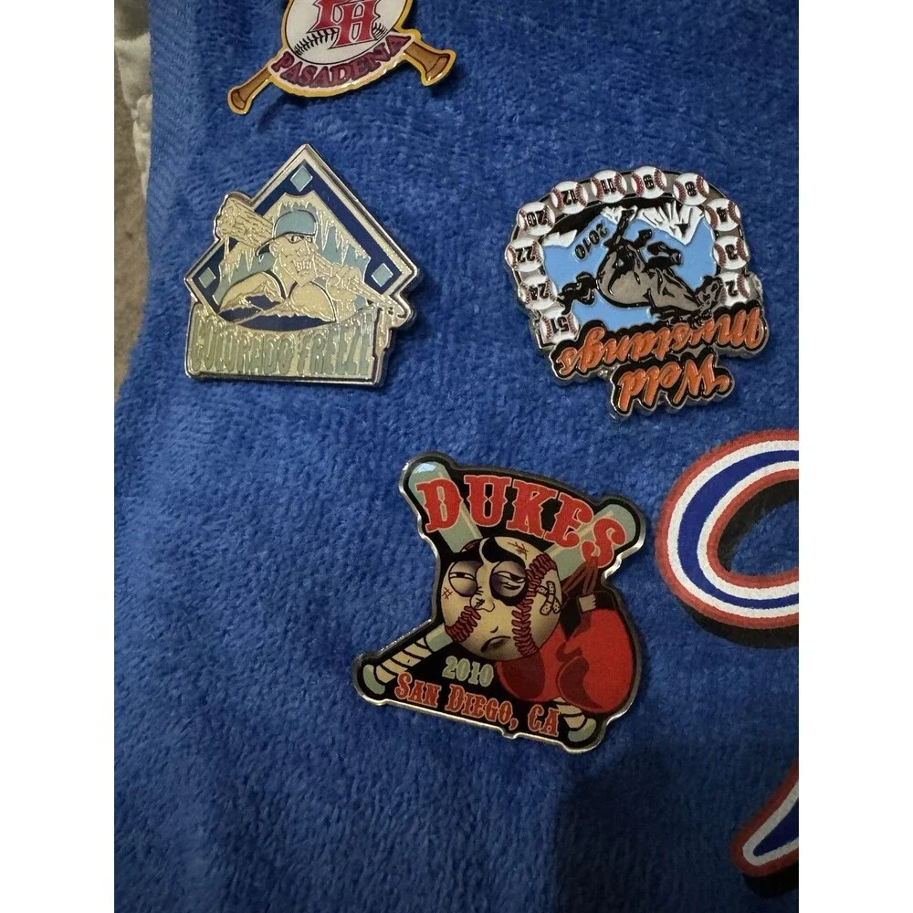 2010 Little League Triple Crown World Series Steamboat Springs Towel & Pin Lot